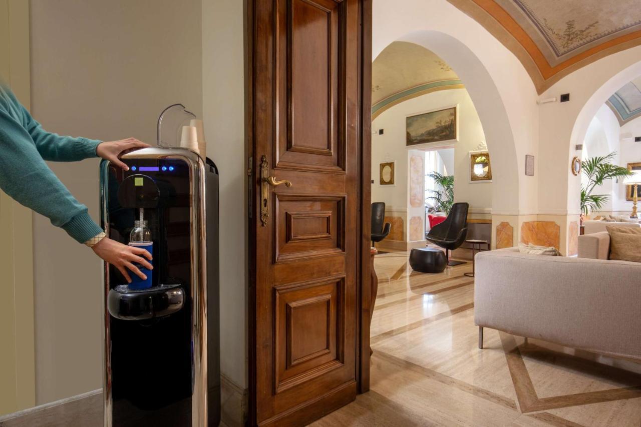 Canada, Bw Premier Collection Hotel Roma